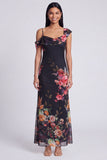 Vestido largo floral asimétrico de tul negro estampado en funda