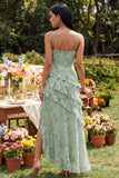 Vestido largo floral de salvia con tirantes finos y volantes con abertura