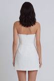 Vestido blanco blanco sin tirantes y fruncidos, tirantes en A