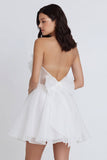 Vestido blanco plisado y plisado sin tirantes de tul A-Line con lazo