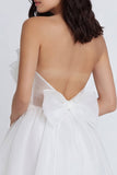 Vestido blanco plisado y plisado sin tirantes de tul A-Line con lazo
