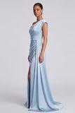 Vestido formal de sirena azul celeste fruncido con abertura