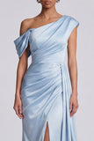 Vestido formal de sirena azul celeste fruncido con abertura
