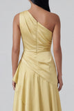 Vestido formal largo de un solo hombro con volantes amarillos