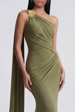 Vestido formal largo de sirena oliva con un hombro y serpentina lateral