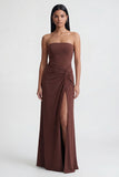 Vestido formal largo sin tirantes marrón fruncido
