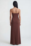 Vestido formal largo sin tirantes marrón fruncido