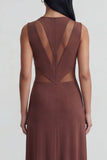 Vestido formal marrón con escote redondo con corte de funda