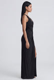 Vestido formal negro con escote en V y abertura