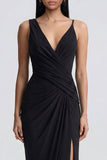 Vestido formal negro con escote en V y abertura