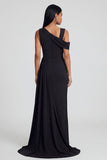 Vestido formal negro de cuello asimétrico con cinta