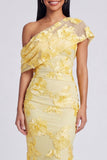 Vestido formal asimétrico de sirena amarillo con bordado floral