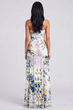 Vestido floral fruncido sin tirantes de marfil con abertura