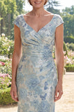Vestido largo de madre de la novia de sirena azul con escote en V y jaququard largo