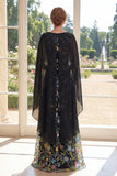Vestido largo de Madre de la Novia bordado en tul negro con capa