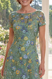 Vestido de Madre de la Novia bordado con escote bateau de tul verde línea A