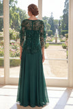 Tul verde oscuro con cuentas y vestido largo de madre de la novia con capa
