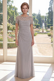 Vestido de madre de la novia largo de vaina de gasa gris con cuentas