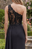 Vestido largo de graduación negro de sirena de un hombro con cuentas y abertura