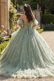 Corsé floral de salvia descubierto con tul y vestido de quinceañera