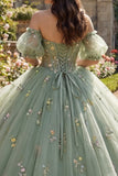 Corsé floral de salvia descubierto con tul y vestido de quinceañera