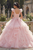 Vestido de gala rosa con volantes y vestido de quinceañera con pligués y flores tridimensionales