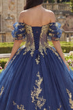 Vestido de baile azul marino descubierto con apliques
