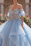 Vestido de baile floral azul cielo con corsé de quinceañera con flor descubierto