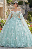 Vestido de baile verde con aplíquas al descubierto y mangas capa