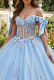 Vestido de baile azul con corsé de hombros fríos con aplicaciones de quinceañera