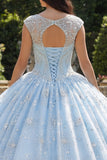 Vestido de baile azul celeste con cuentas y cuello ilusión Quinceañera