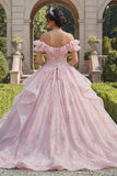 Vestido de baile rosa con purpurina y volantes descubierto con hombros