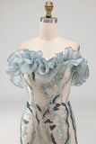 Vestido de cóctel corto corto, ajustado y ajustado de un azul polvoriento azul polvoriento