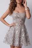 Vestido de cóctel corto corto con cuentas y flores con relleno de líneas A