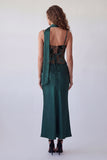 Vestido formal de sirena verde oscuro con tirantes finos y bufanda en el cuello