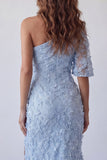 Vestido formal de sirena azul cielo con apliques de un solo hombro
