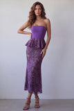 Vestido formal midi sin tirantes de sirena de gasa morada con volantes