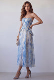 Vestido formal midi floral sin tirantes azul polvoriento de gasa azul polvoriento
