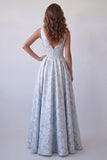 Vestido formal largo azul claro de línea en V con escote en V y flores fruncidas,