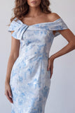 Vestido largo de sirena azul cielo con hombros descubiertos