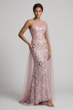 Vestido largo de madre de la novia rosa brillante con cuentas de sirena y capa lateral