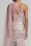 Vestido largo de madre de la novia rosa brillante con cuentas de sirena y capa lateral