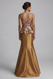 Vestido largo largo de madre de la novia dorado y brillante sin tirantes con lentejuelas