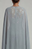 Mono de madre de la novia con cuello redondo aplicada en gris azul, capa