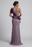 Vestido brillante de sirena morada de un solo hombro con lentejuelas y abertura