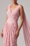 Vestido largo de sirena rosa con escote en V y sirena con serpentina