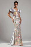 Vestido largo de sirena de lentejuejas plateadas con capa