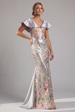 Vestido largo de sirena de lentejuejas plateadas con capa