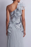 Vestido de madre de la novia brillante, brillante y azul gasa con volantes largos de un hombro