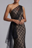 Vestido largo de sirena de un hombro de cuadros negro con volantes